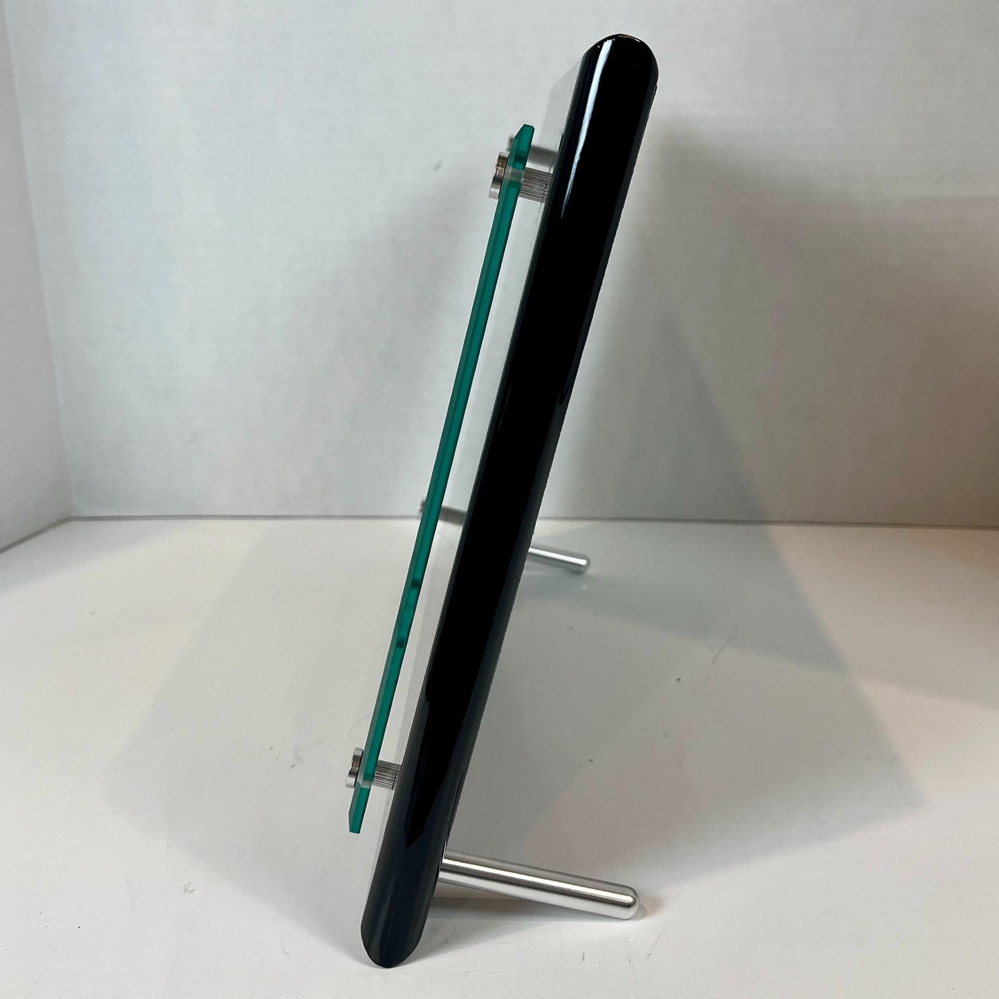 side view of floating glass plaque blank black